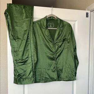 Green Satin Women's Jacket & Pants Set